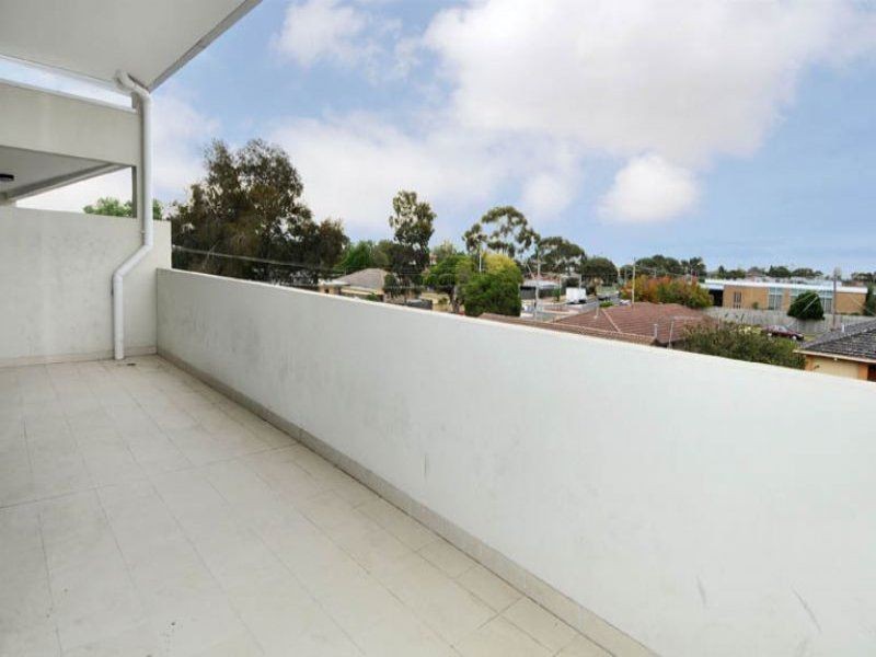204/30-32 East Espanade, St Albans VIC 3021