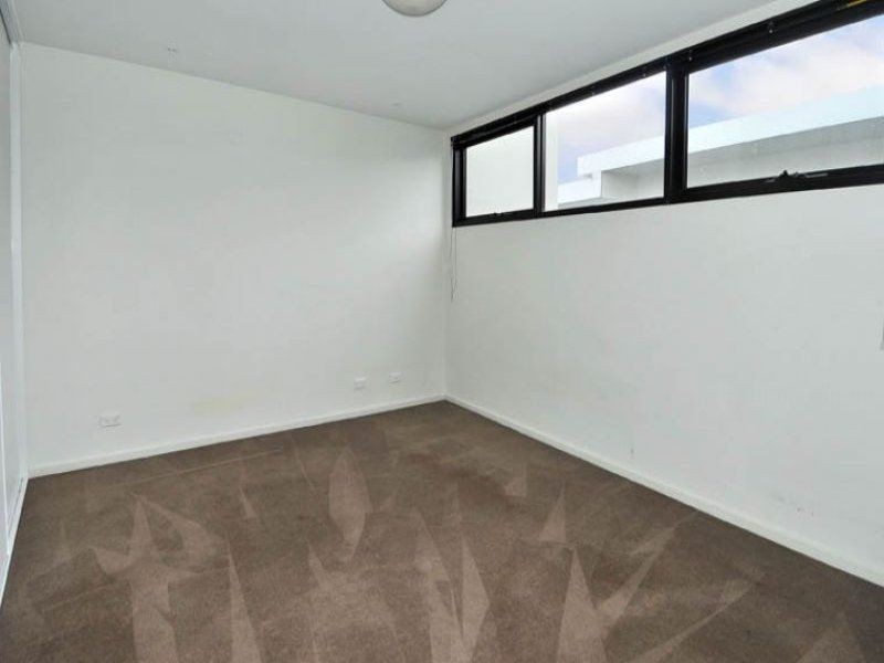 204/30-32 East Espanade, St Albans VIC 3021