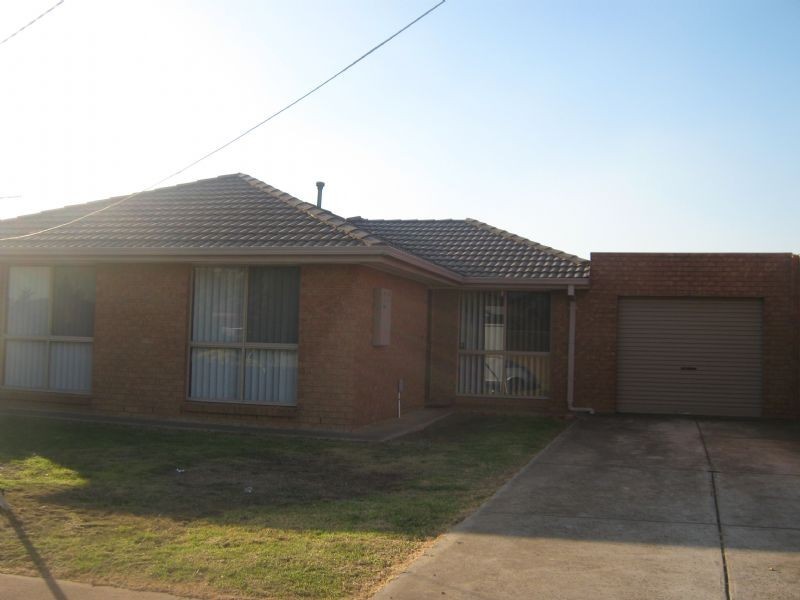 1/290 Taylors Rd, Delahey VIC 3037
