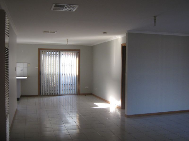 1/290 Taylors Rd, Delahey VIC 3037