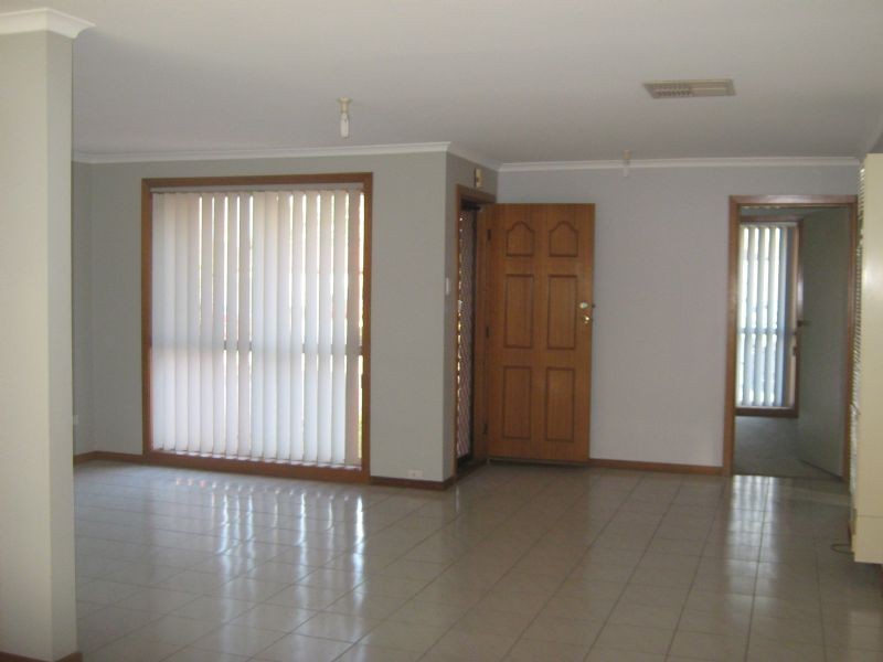 1/290 Taylors Rd, Delahey VIC 3037