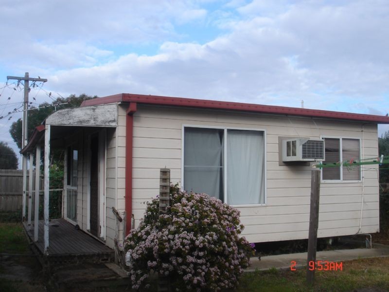 Bungalow 121 Power Street, St Albans VIC 3021