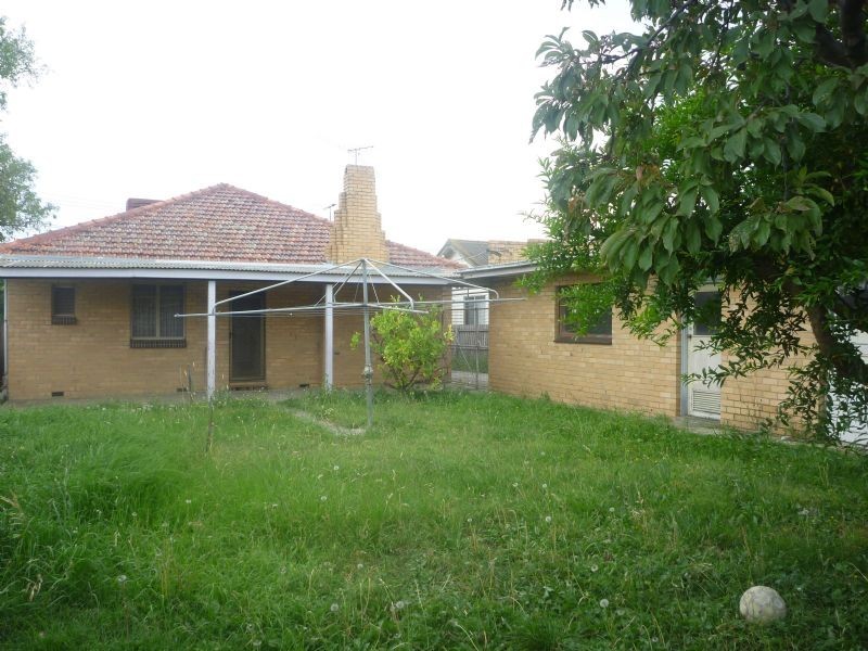 2 GLENDENNING STREET, St Albans VIC 3021