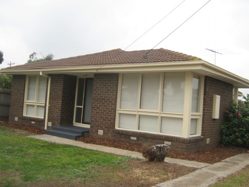 15 Lilly Pilly Crescent, St Albans VIC 3021