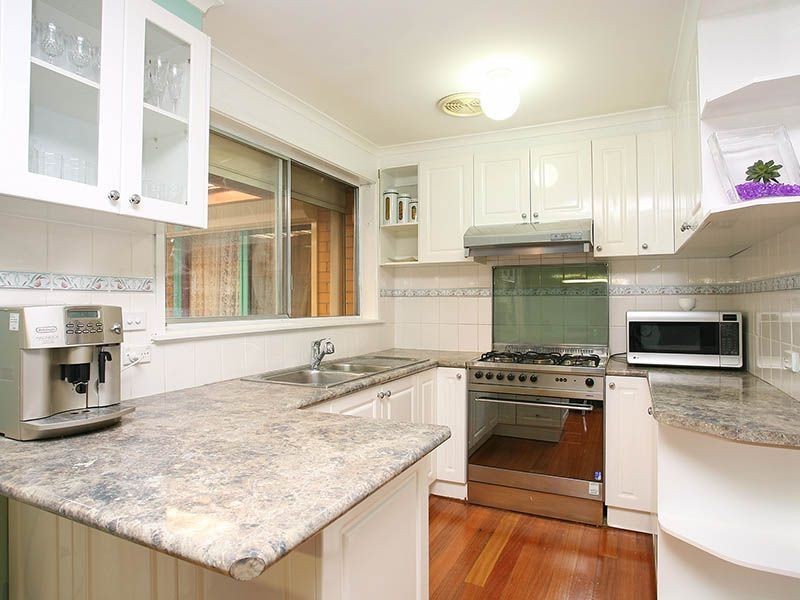 14 GRANTHAM PARADE, St Albans VIC 3021