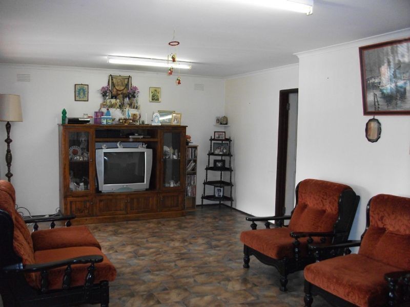39 Gillespie Road, St Albans VIC 3021