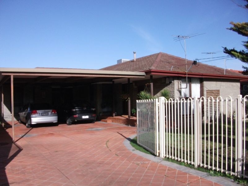 39 Gillespie Rd, St Albans VIC 3021