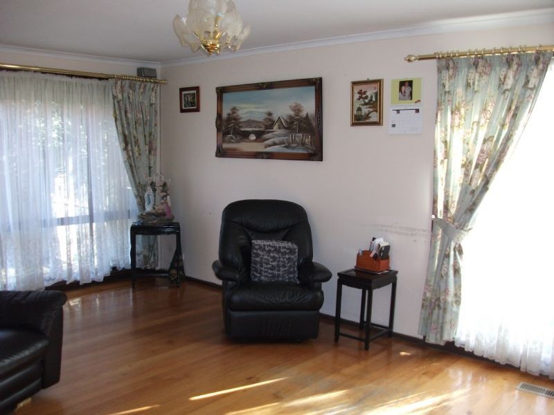 39 Gillespie Rd, St Albans VIC 3021