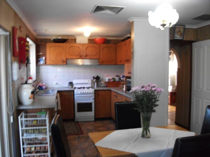 39 Gillespie Rd, St Albans VIC 3021