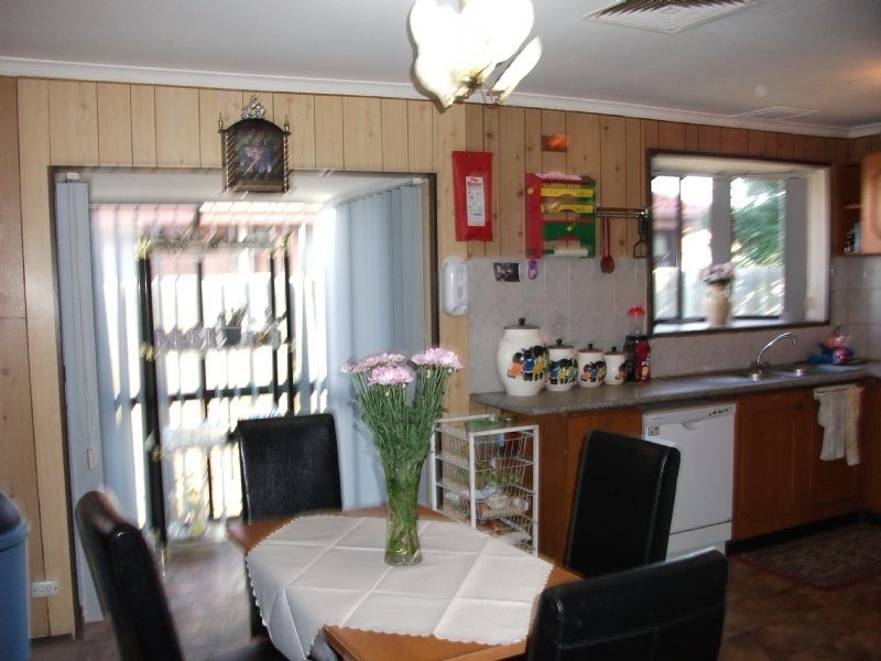 39 Gillespie Rd, St Albans VIC 3021