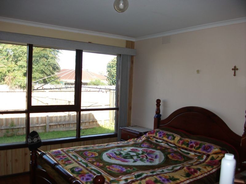 39 Gillespie Rd, St Albans VIC 3021