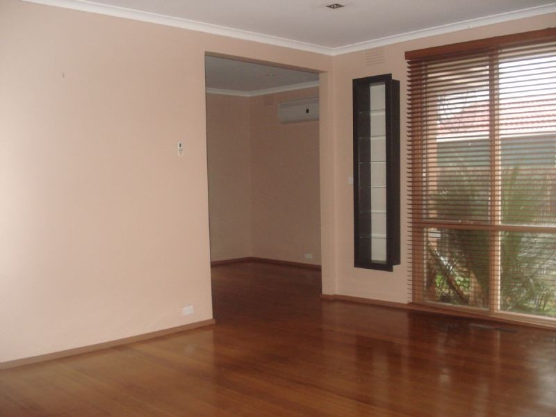 8 WATTLE AVENUE, St Albans VIC 3021