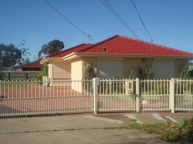 5 TRENTON CLOSE, Albanvale VIC 3021
