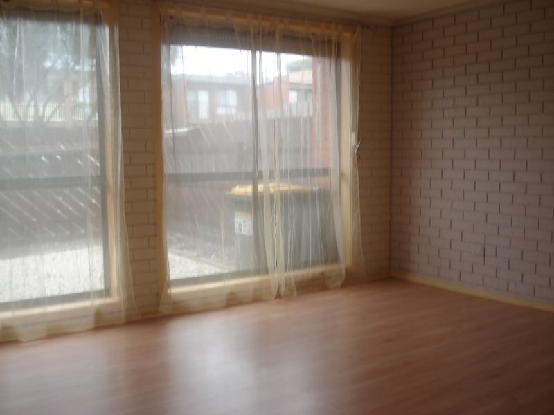 1/8 JOHN STREET, St Albans VIC 3021