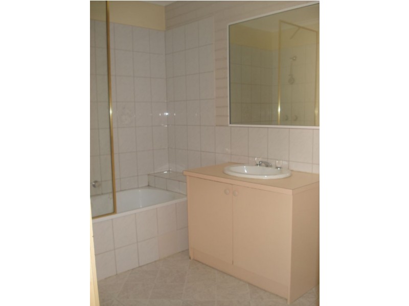 1/8 JOHN STREET, St Albans VIC 3021