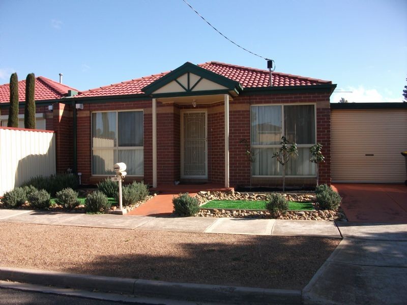 1B Avondale Avenue, St Albans VIC 3021