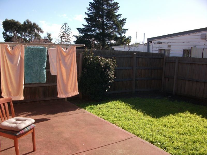 1B Avondale Avenue, St Albans VIC 3021