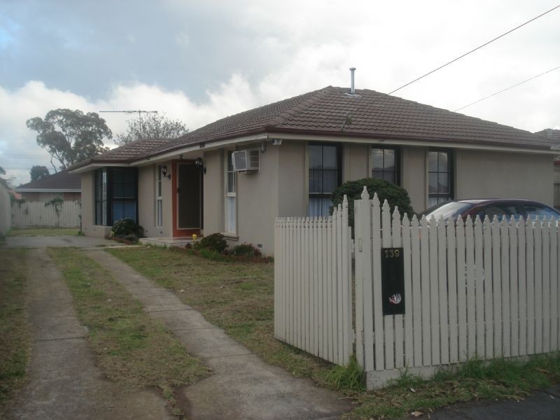 139 GILLESPIE ROAD, St Albans VIC 3021