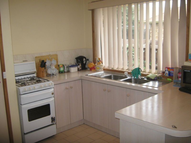 2/18 Kingdom Avenue, St Albans VIC 3021