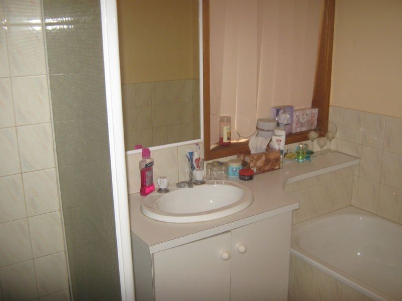 2/18 Kingdom Avenue, St Albans VIC 3021