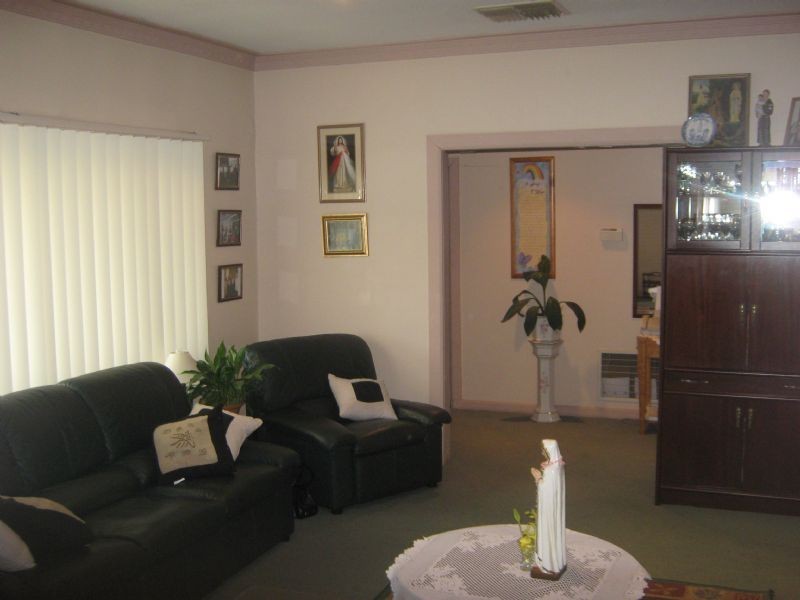 27 Garfield Ave, St Albans VIC 3021