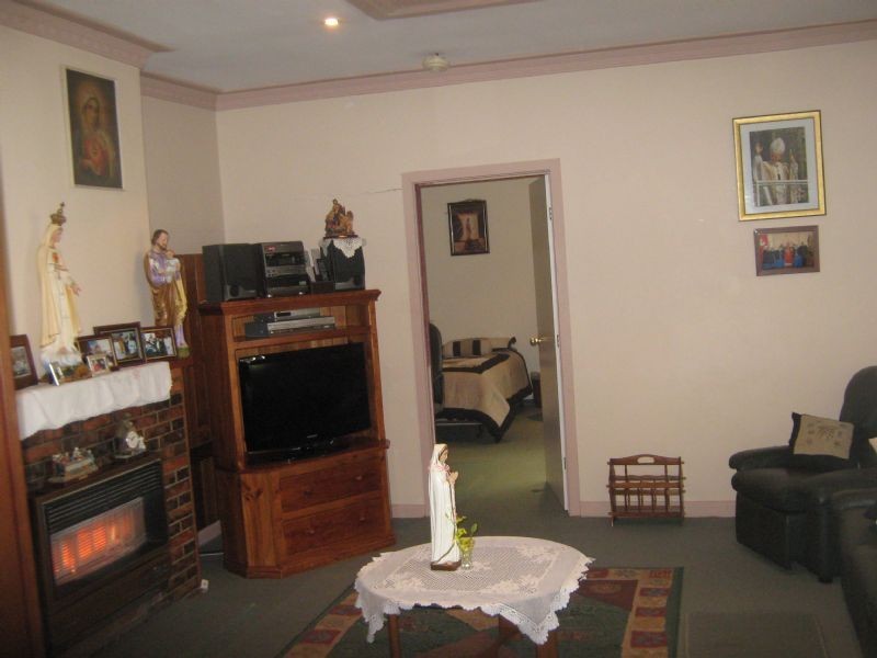 27 Garfield Ave, St Albans VIC 3021