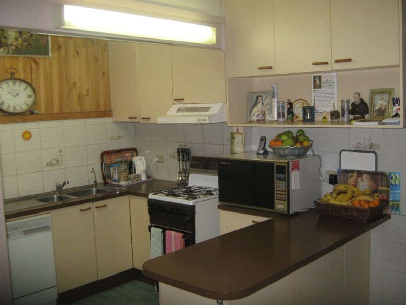 27 Garfield Ave, St Albans VIC 3021