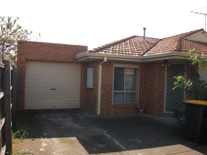 2/32 James Street, St Albans VIC 3021