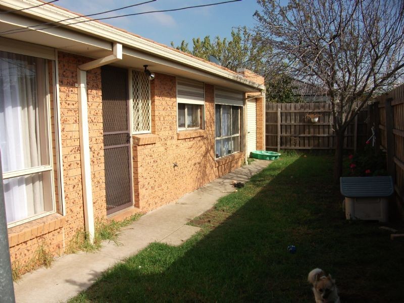 2/32 James Street, St Albans VIC 3021