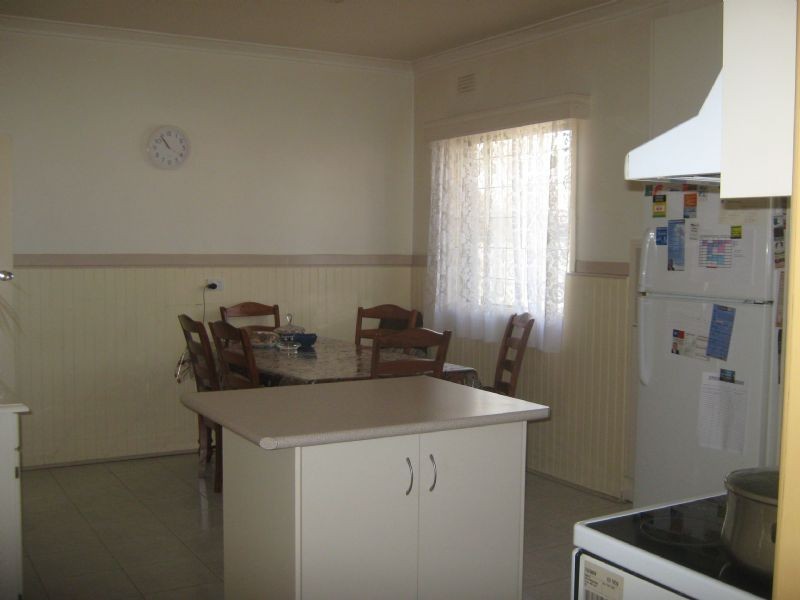 1/15 Albert Crescent, St Albans VIC 3021