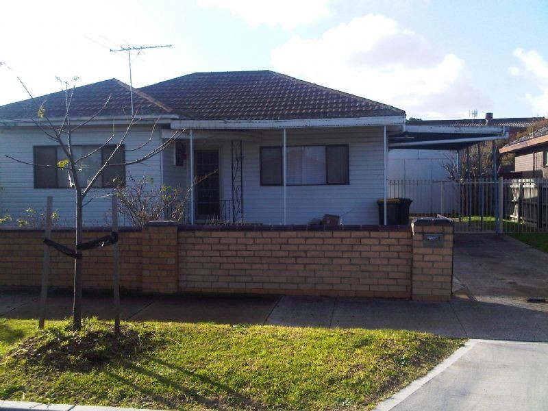 21 MARSDEN CRESCENT, St Albans VIC 3021