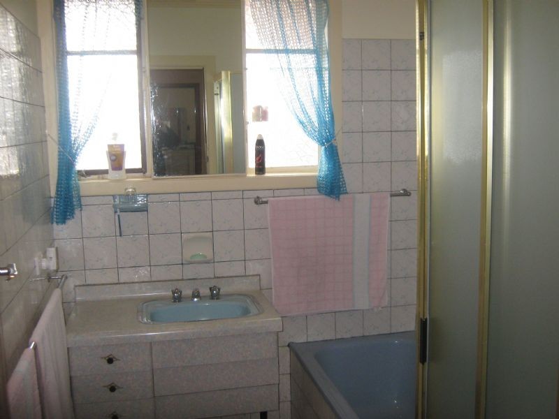 25 Millawa Avenue, St Albans VIC 3021