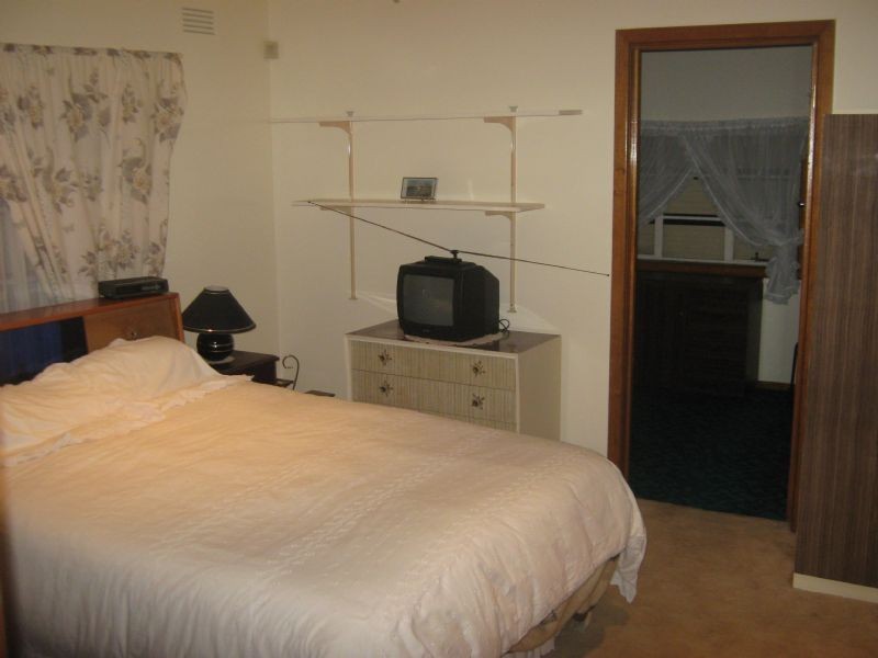 25 Millawa Avenue, St Albans VIC 3021