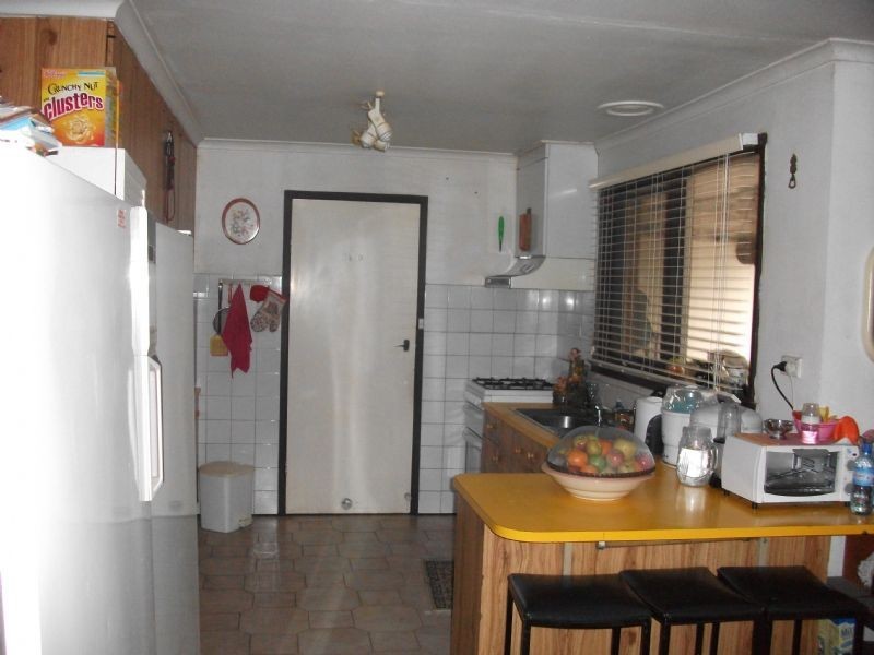 15 Sandra St, St Albans VIC 3021