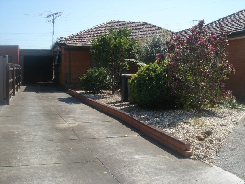 1/13 Stradbroke Drive, St Albans VIC 3021