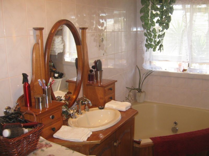 90 East esplanade, St Albans VIC 3021