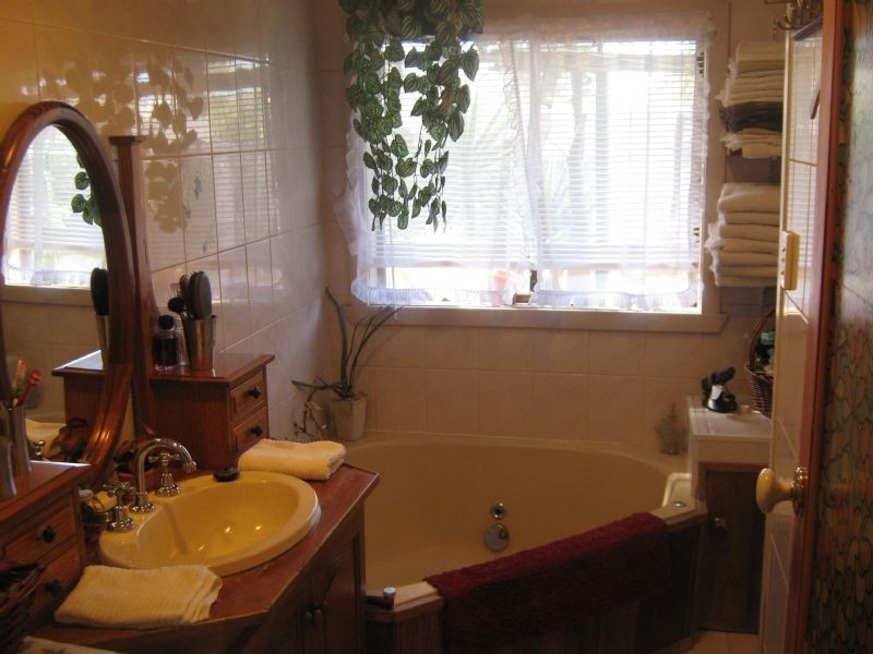 90 East esplanade, St Albans VIC 3021