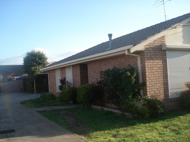 2/47a Disraeli Street, St Albans VIC 3021