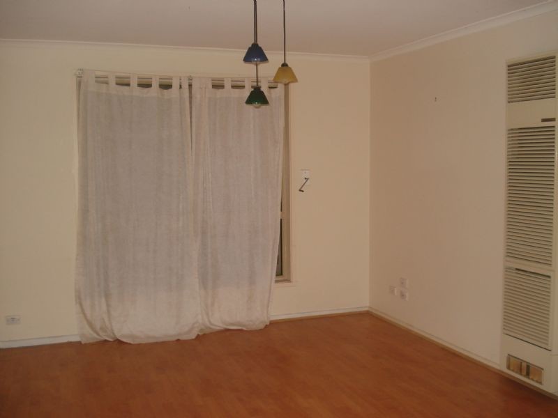 2/47a Disraeli Street, St Albans VIC 3021