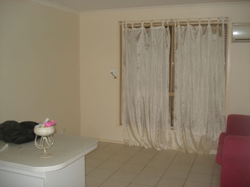 2/47a Disraeli Street, St Albans VIC 3021