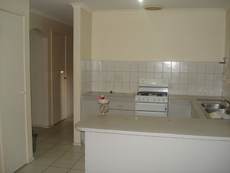 2/47a Disraeli Street, St Albans VIC 3021