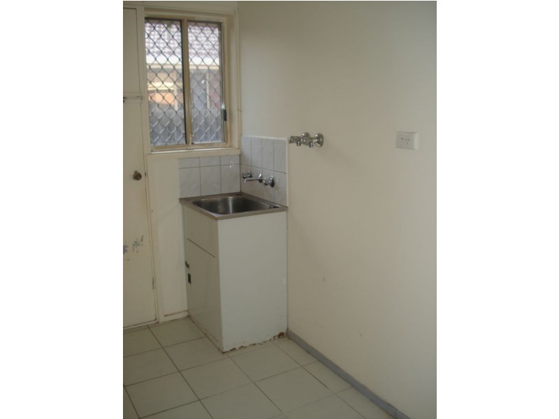 2/47a Disraeli Street, St Albans VIC 3021