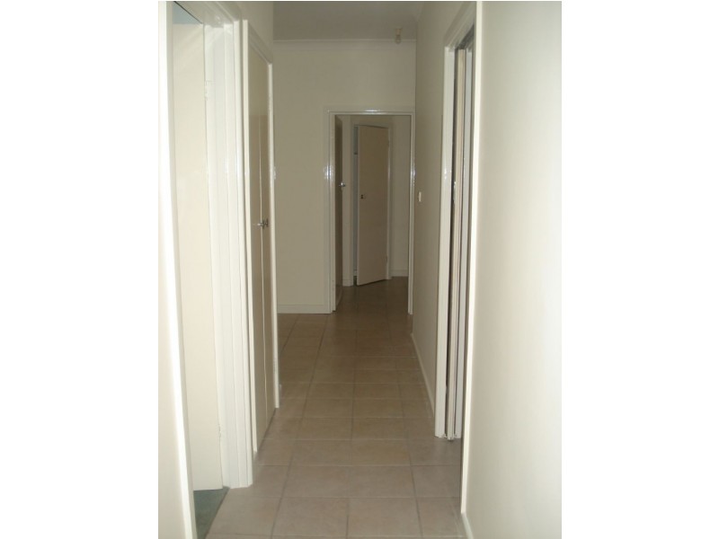 8 Oberon Avenue, St Albans VIC 3021