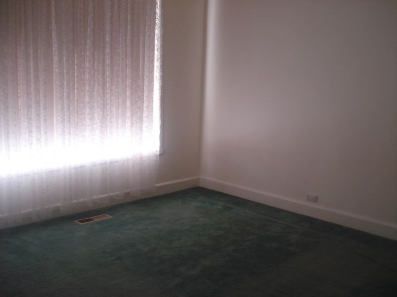 8 Oberon Avenue, St Albans VIC 3021