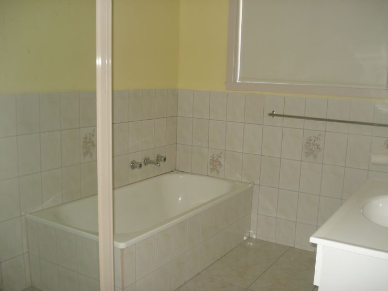 8 Oberon Avenue, St Albans VIC 3021