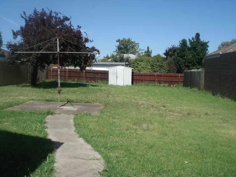 8 Oberon Avenue, St Albans VIC 3021