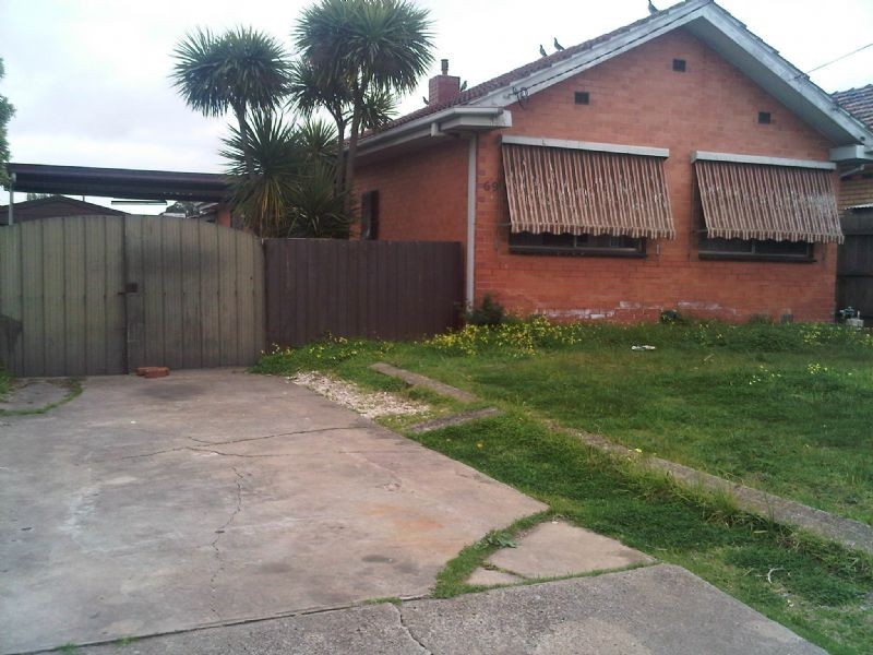 69 IVANHOE AVENUE, St Albans VIC 3021