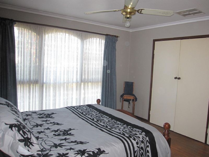 10 Trafalgar St, St Albans VIC 3021