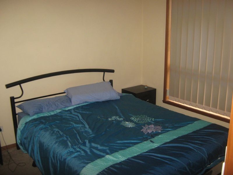 2/18 KINGDOM AVENUE, Kings Park VIC 3021