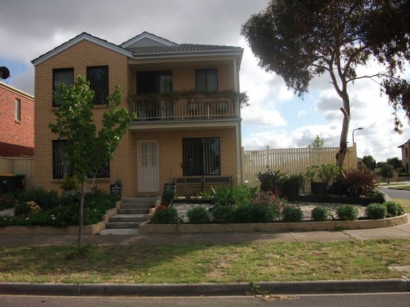 2 Mochrie Gv, Cairnlea VIC 3023